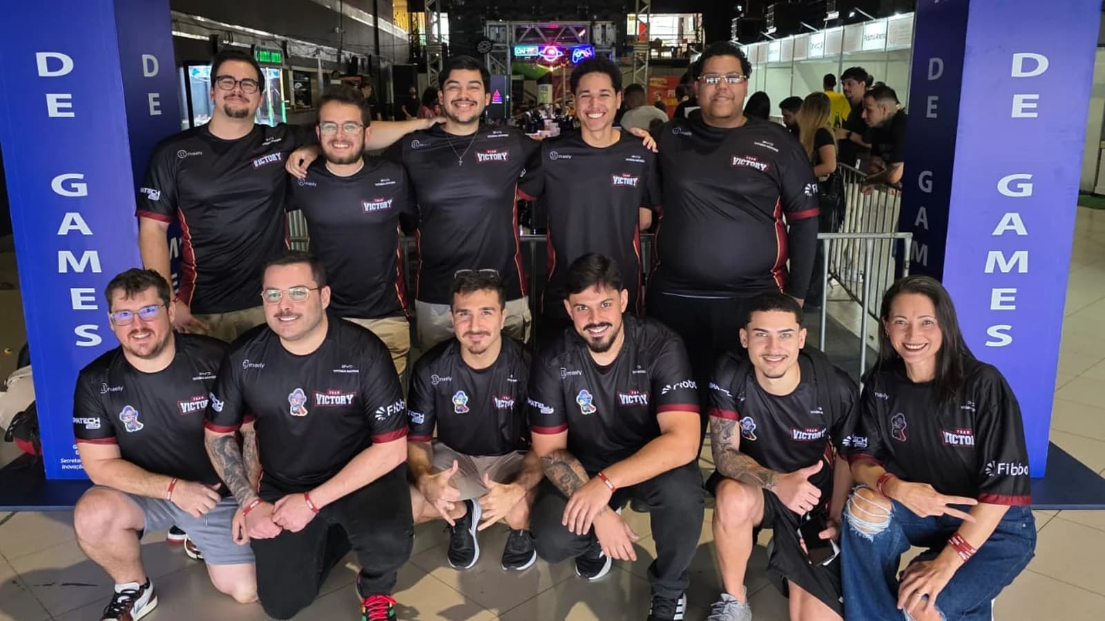 Delegação completa da Team Victory reunida no Cariacica Geek Game 2026
